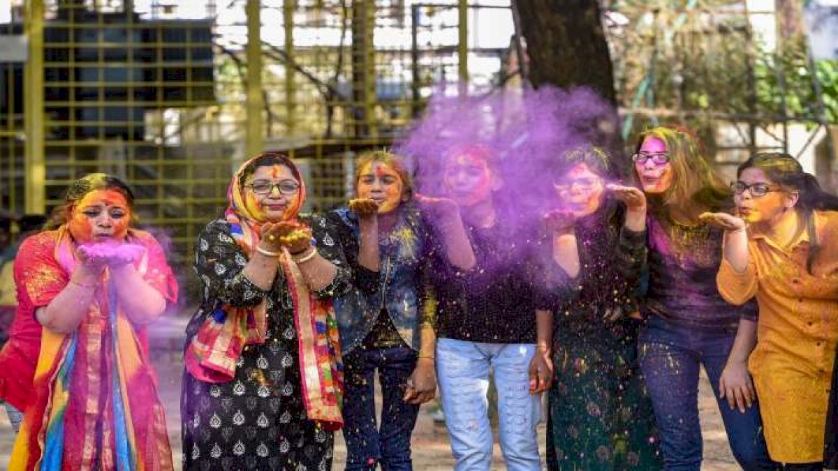 भोपाल-इंदौर में सांकेतिक रूप से मनाए जाएंगे होली और शब-ए-बारात, अधिकतम 20 लोग हो सकते हैं शामिल भोपाल-इंदौर में सांकेतिक रूप से मनाए जाएंगे होली और शब-ए-बारात, अधिकतम 20 लोग हो सकते हैं शामिल