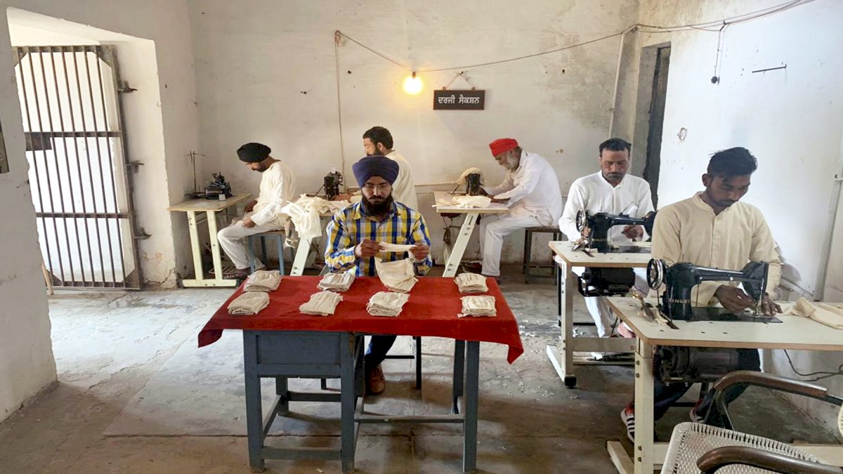 पटियाला जेल में 47 कैदियों को हुआ कोरोना, आईआईएम अहमदाबाद में भी 70 लोग कोविड संक्रमण के शिकार पटियाला जेल में 47 कैदियों को हुआ कोरोना, आईआईएम अहमदाबाद में भी 70 लोग कोविड संक्रमण के शिकार