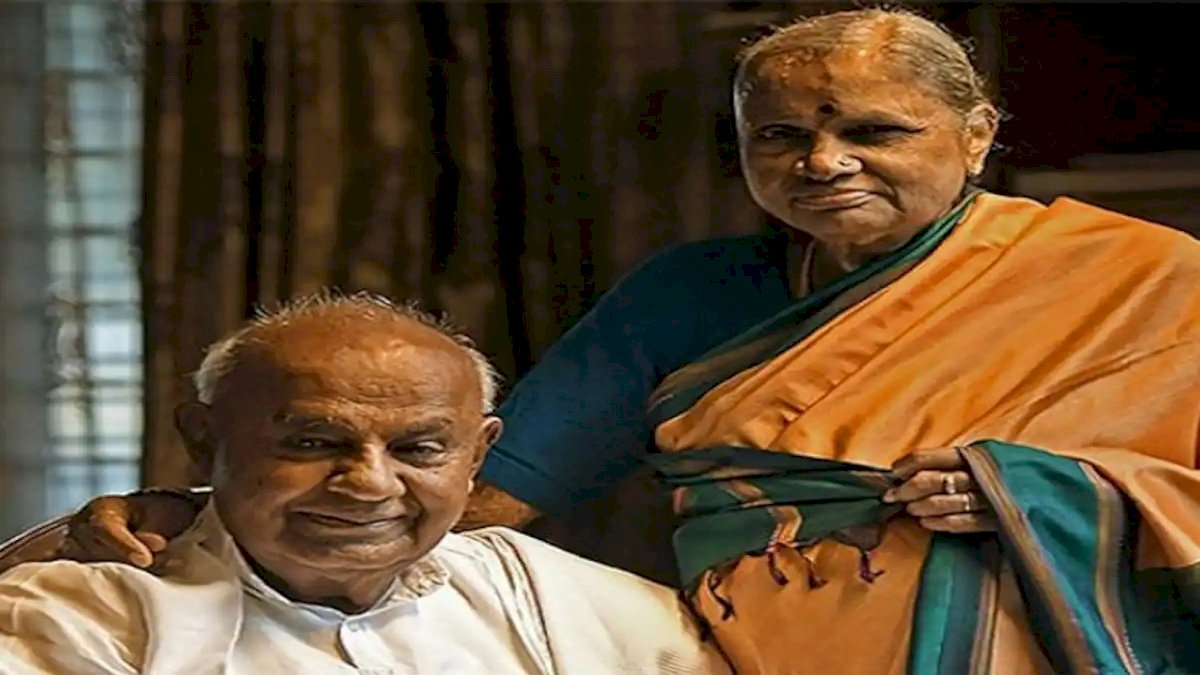 पूर्व प्रधानमंत्री एचडी देवगौड़ा और उनकी पत्नी चेन्नामा की कोरोना रिपोर्ट आई पॉजिटिव पूर्व प्रधानमंत्री एचडी देवगौड़ा और उनकी पत्नी चेन्नामा की कोरोना रिपोर्ट आई पॉजिटिव