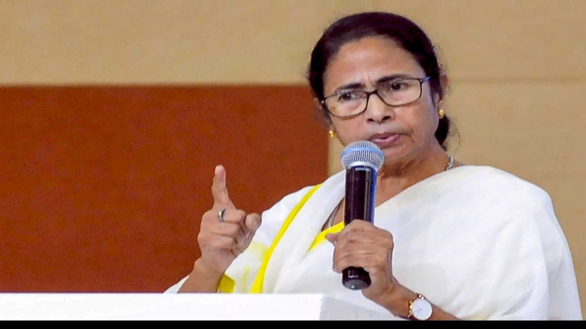 ममता ने बीजेपी के खिलाफ एकजुट होने के लिए विपक्षी नेताओं को लिखी चिट्ठी, सोनिया गांधी समेत 15 नेताओं को लिखा पत्र ममता ने बीजेपी के खिलाफ एकजुट होने के लिए विपक्षी नेताओं को लिखी चिट्ठी, सोनिया गांधी समेत 15 नेताओं को लिखा पत्र