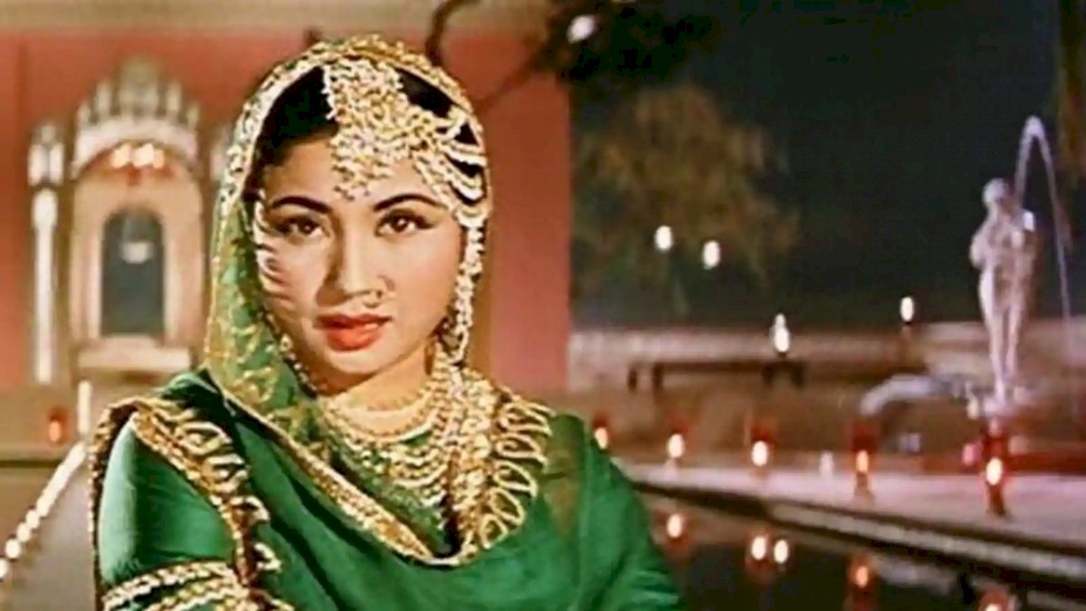 मौत के 49 साल भी कायम है मीना कुमारी का मैजिक मौत के 49 साल भी कायम है मीना कुमारी का मैजिक