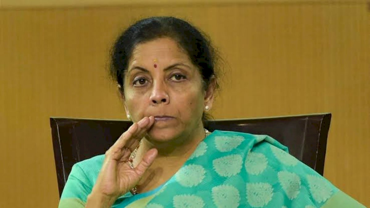 छोटी बचत योजनाओं की ब्याज दरों में कटौती के फैसले से एक दिन में ही पलटी सरकार, वित्त मंत्री ने वापस लिया निर्णय छोटी बचत योजनाओं की ब्याज दरों में कटौती के फैसले से एक दिन में ही पलटी सरकार, वित्त मंत्री ने वापस लिया निर्णय