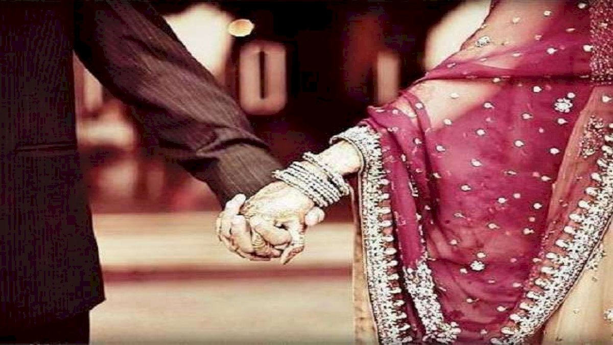 ग्वालियर: व्यापारी के भाईयों को धोखा देकर रचाई शादी, दो महीने बाद 7 लाख के गहने और 8 लाख का कैश लेकर फरार हुईं दोनों दुल्हन ग्वालियर: व्यापारी के भाईयों को धोखा देकर रचाई शादी, दो महीने बाद 7 लाख के गहने और 8 लाख का कैश लेकर फरार हुईं दोनों दुल्हन