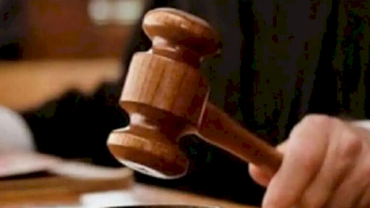 जज सहित 20 अधिकारी-कर्मचारी कोरोना पॉजिटिव, लखनऊ के सभी कोर्ट 3 अप्रैल तक बंद जज सहित 20 अधिकारी-कर्मचारी कोरोना पॉजिटिव, लखनऊ के सभी कोर्ट 3 अप्रैल तक बंद