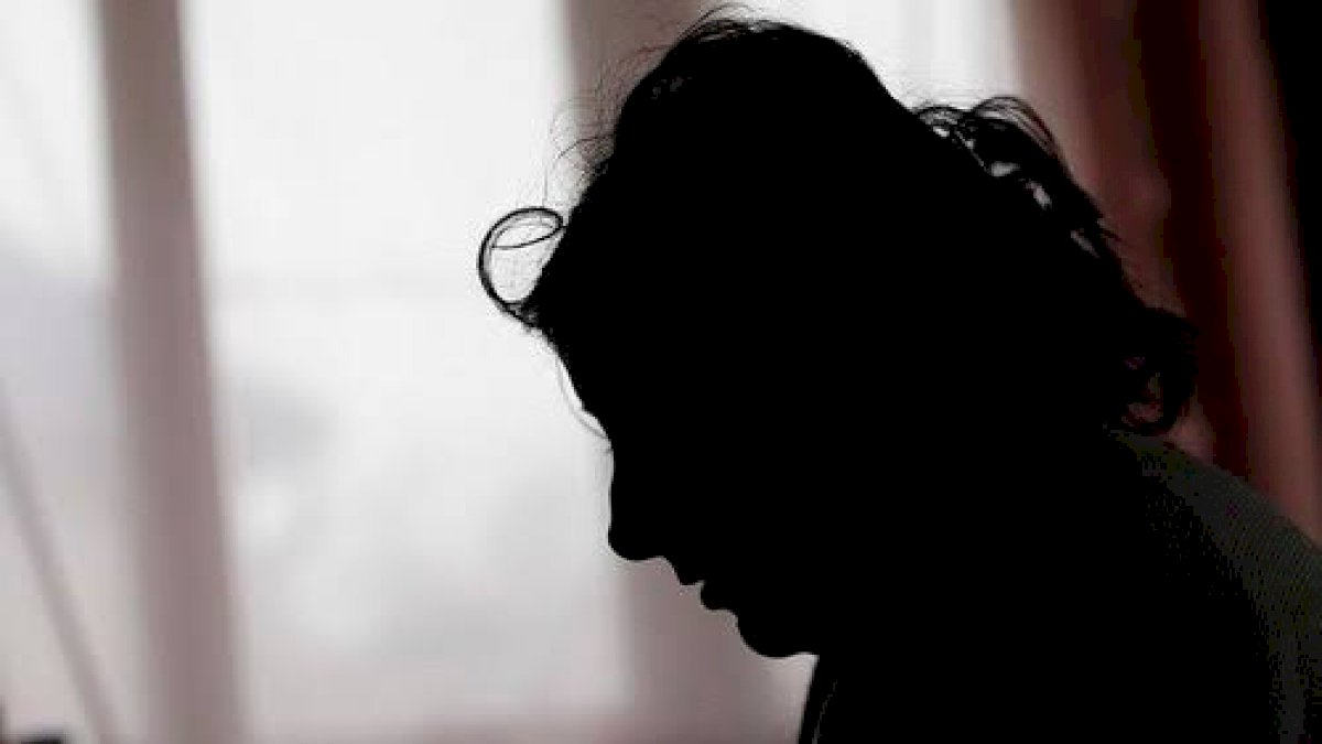 प्रेमी से धोखा मिलने पर 20 वर्षीय छात्रा ने की आत्महत्या, सुसाइड नोट में प्रेमी को सजा दिलाने की मांग की प्रेमी से धोखा मिलने पर 20 वर्षीय छात्रा ने की आत्महत्या, सुसाइड नोट में प्रेमी को सजा दिलाने की मांग की