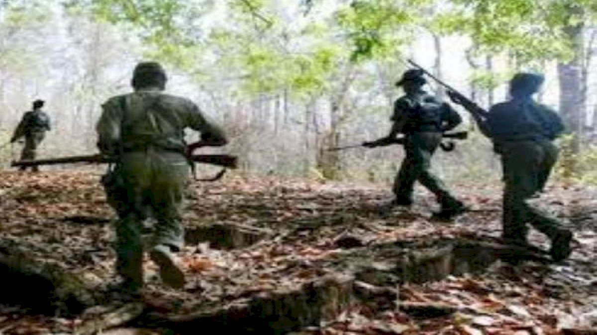 बीजापुर में सुरक्षा बलों और नक्सलियों के बीच मुठभेड़, सुरक्षा बल के 5 जवान शहीद बीजापुर में सुरक्षा बलों और नक्सलियों के बीच मुठभेड़, सुरक्षा बल के 5 जवान शहीद