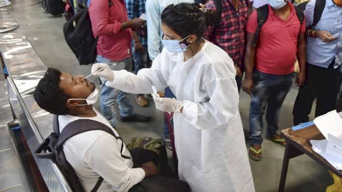शनिवार को देश भर में 93 हज़ार से ज़्यादा आए कोरोना के मामले, सितंबर के बाद एक दिन में सबसे ज़्यादा लोग हुए संक्रमित शनिवार को देश भर में 93 हज़ार से ज़्यादा आए कोरोना के मामले, सितंबर के बाद एक दिन में सबसे ज़्यादा लोग हुए संक्रमित