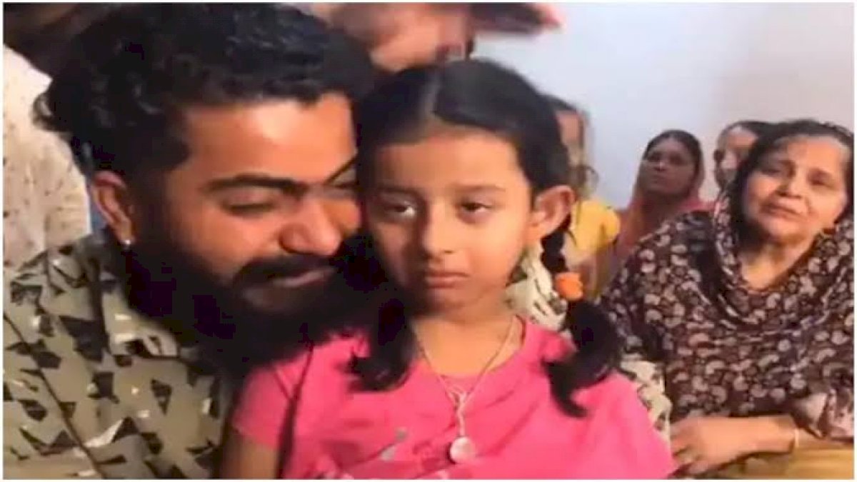 नक्सली अंकल, प्लीज़ मेरे पापा को घर भेज दो, नक्सलियों के कब्ज़े में कैद जवान की बेटी ने की मार्मिक गुहार नक्सली अंकल, प्लीज़ मेरे पापा को घर भेज दो, नक्सलियों के कब्ज़े में कैद जवान की बेटी ने की मार्मिक गुहार
