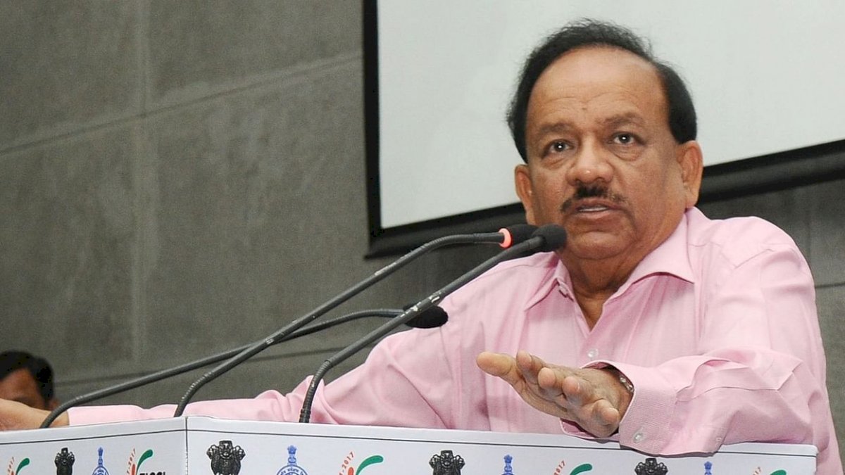 कई राज्यों में कोरोना वैक्सीन की कमी, केंद्रीय स्वास्थ्य मंत्री हर्षवर्धन ने राज्यों पर लगाया गलतियां छुपाने का आरोप कई राज्यों में कोरोना वैक्सीन की कमी, केंद्रीय स्वास्थ्य मंत्री हर्षवर्धन ने राज्यों पर लगाया गलतियां छुपाने का आरोप