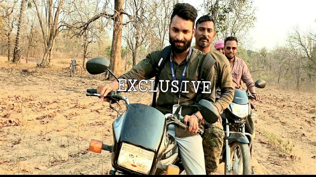 नक्सलियों की कैद से रिहा हुए राकेश्वर सिंह मन्हास, ग्रामीणों की मौजूदगी में नक्सलियों ने जवान को किया रिहा नक्सलियों की कैद से रिहा हुए राकेश्वर सिंह मन्हास, ग्रामीणों की मौजूदगी में नक्सलियों ने जवान को किया रिहा