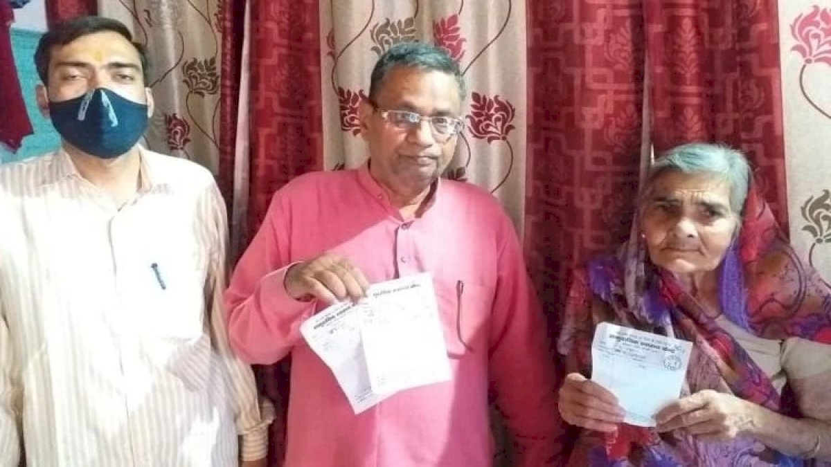 उत्तरप्रदेश में बुजुर्ग महिलाओं को कोरोना टीका के बदले लगा दिया एंटी रैबीज वैक्सीन उत्तरप्रदेश में बुजुर्ग महिलाओं को कोरोना टीका के बदले लगा दिया एंटी रैबीज वैक्सीन
