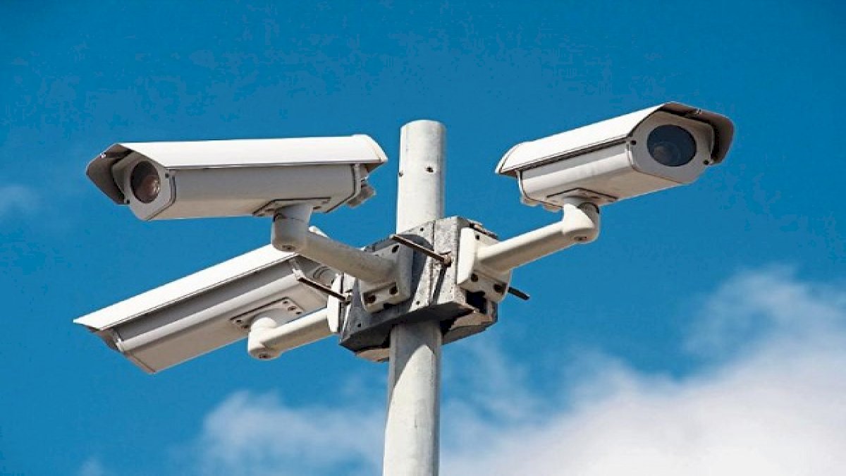 पुलिस अधिकारियों के मोबाइल से कनेक्ट होंगे मध्यप्रदेश के शहरों में लगे CCTV कैमरे पुलिस अधिकारियों के मोबाइल से कनेक्ट होंगे मध्यप्रदेश के शहरों में लगे CCTV कैमरे
