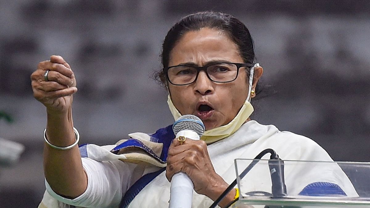 EC पर भड़कीं ममता बनर्जी, प्रतिबंध को बताया अलोकतांत्रिक, आज बैठेंगी धरने पर EC पर भड़कीं ममता बनर्जी, प्रतिबंध को बताया अलोकतांत्रिक, आज बैठेंगी धरने पर