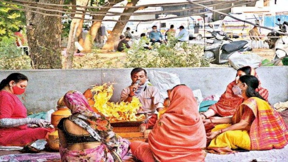 कोरोना को भगाने के लिए अस्पताल करवा रहा यज्ञ, उधर लाशें जलाने के लिए नहीं है लकड़ियां कोरोना को भगाने के लिए अस्पताल करवा रहा यज्ञ, उधर लाशें जलाने के लिए नहीं है लकड़ियां