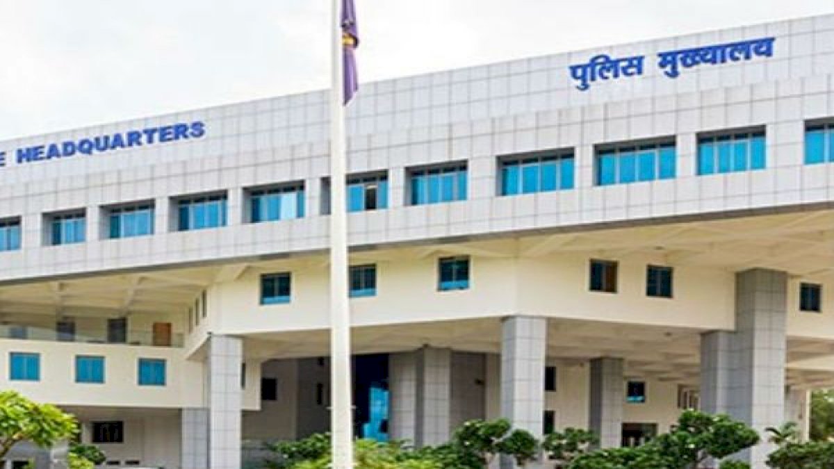 मध्यप्रदेश पुलिस मुख्यालय के 5 सीनियर IPS समेत 9 आला अधिकारी कोरोना की चपेट में, EOW के मुख्यालय में भी कोरोना का कहर मध्यप्रदेश पुलिस मुख्यालय के 5 सीनियर IPS समेत 9 आला अधिकारी कोरोना की चपेट में, EOW के मुख्यालय में भी कोरोना का कहर