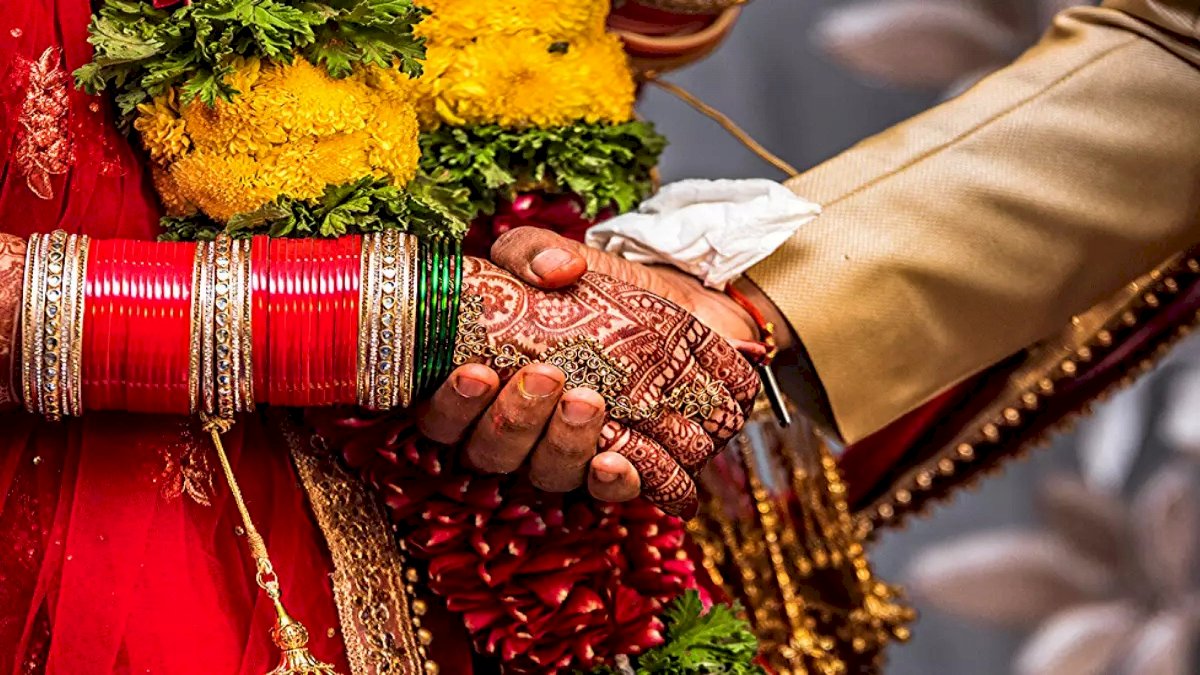 शादियों पर भारी पड़ा कोरोना, भोपाल, इंदौर और दतिया में प्रशासन ने शादियों पर लगाई रोक, अप्रैल में परमीशन देने से किया इनकार शादियों पर भारी पड़ा कोरोना, भोपाल, इंदौर और दतिया में प्रशासन ने शादियों पर लगाई रोक, अप्रैल में परमीशन देने से किया इनकार
