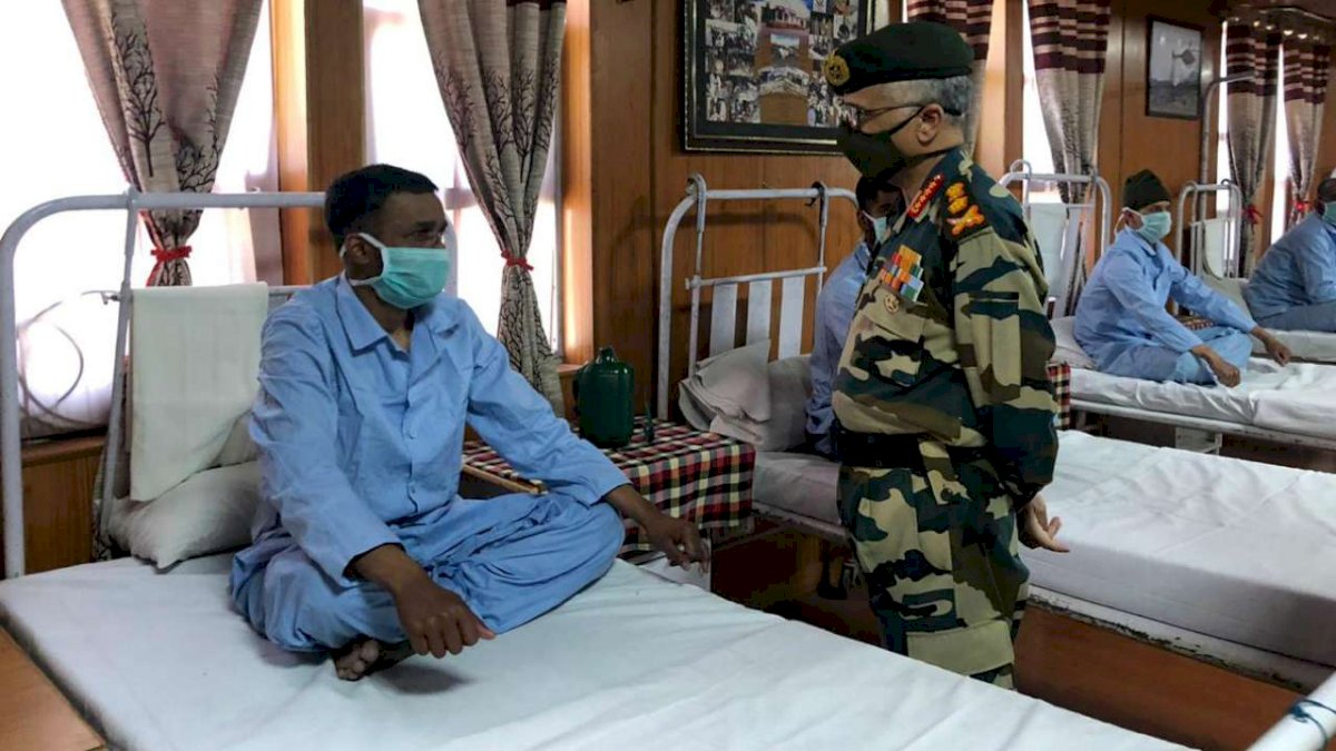 रक्षा मंत्रालय ने आम लोगों के लिए खोला आर्मी हॉस्पिटल में इलाज का द्वार, कोरोना मरीज़ करा सकेंगे इलाज रक्षा मंत्रालय ने आम लोगों के लिए खोला आर्मी हॉस्पिटल में इलाज का द्वार, कोरोना मरीज़ करा सकेंगे इलाज