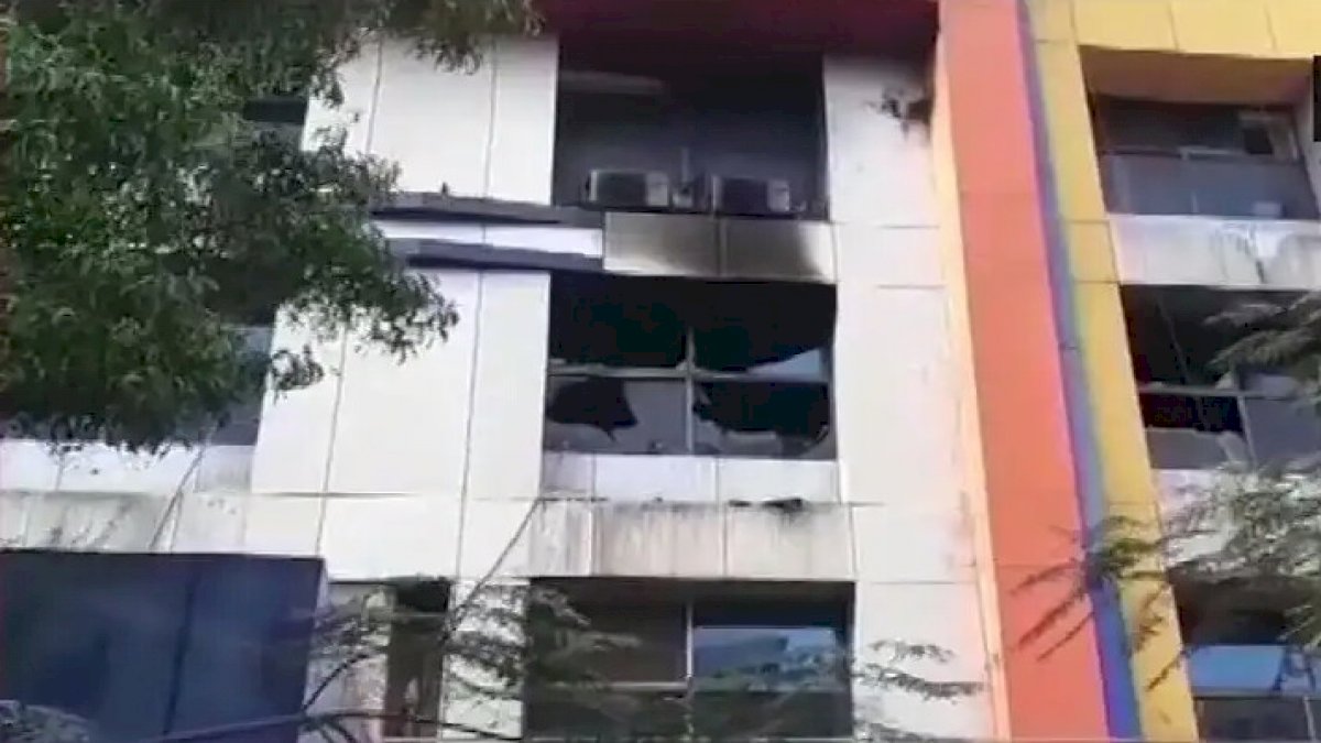 महाराष्ट्र: कोविड़ अस्पताल में आग से 13 की मौत, जांच के आदेश महाराष्ट्र: कोविड़ अस्पताल में आग से 13 की मौत, जांच के आदेश