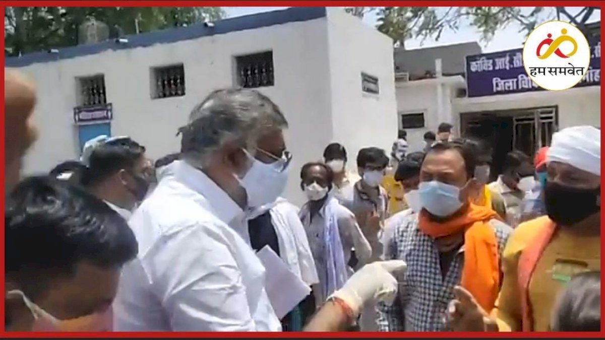 प्रहलाद पटेल से ऑक्सीजन मांगने वाले युवक की मां का हुआ निधन, मंत्री ने थप्पड़ मारने की दी थी धमकी प्रहलाद पटेल से ऑक्सीजन मांगने वाले युवक की मां का हुआ निधन, मंत्री ने थप्पड़ मारने की दी थी धमकी