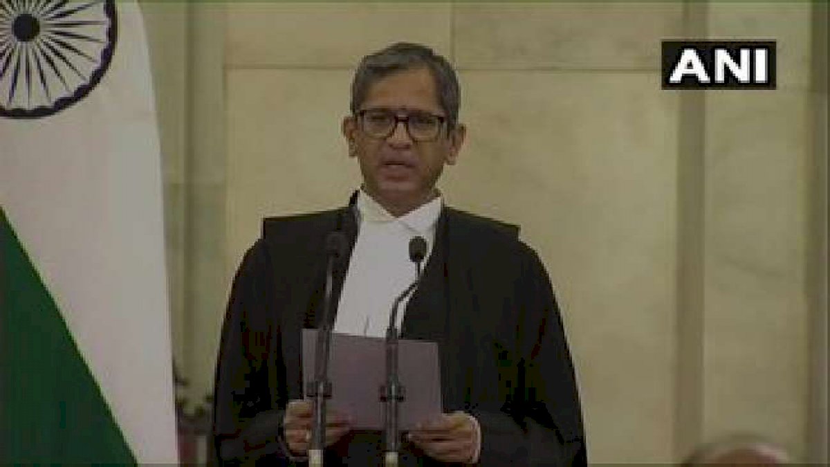 देश के 48वें मुख्य न्यायाधीश बने जस्टिस नुतालपति वेंकट रमना, जस्टिस एसए बोबडे की लेंगे जगह देश के 48वें मुख्य न्यायाधीश बने जस्टिस नुतालपति वेंकट रमना, जस्टिस एसए बोबडे की लेंगे जगह
