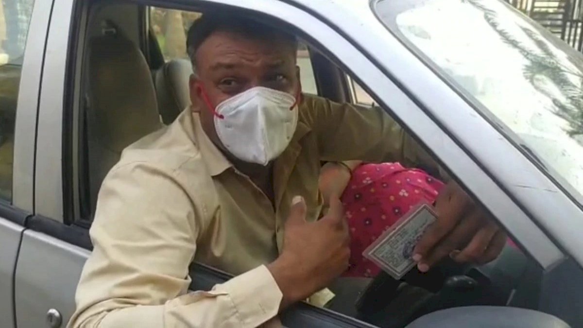 कोरोना में हांफती व्यवस्था से BSF जवान का मार्मिक सवाल, पत्नी की मौत के बाद मासूम बच्चों को देखूं या देश सेवा का फर्ज निभाऊं कोरोना में हांफती व्यवस्था से BSF जवान का मार्मिक सवाल, पत्नी की मौत के बाद मासूम बच्चों को देखूं या देश सेवा का फर्ज निभाऊं