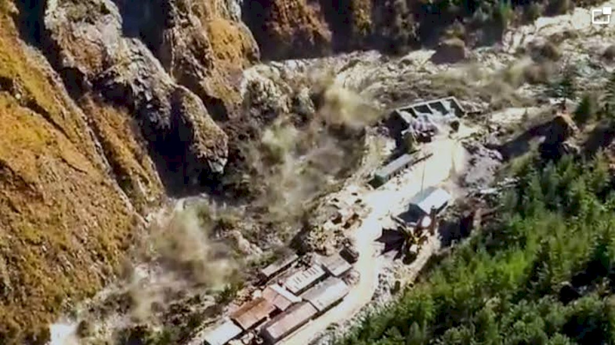 उत्तराखंड: चमोली में ग्लेशियर टूटने से आई तबाही, 8 शव बरामद, 384 लोगों को किया गया रेस्क्यू उत्तराखंड: चमोली में ग्लेशियर टूटने से आई तबाही, 8 शव बरामद, 384 लोगों को किया गया रेस्क्यू