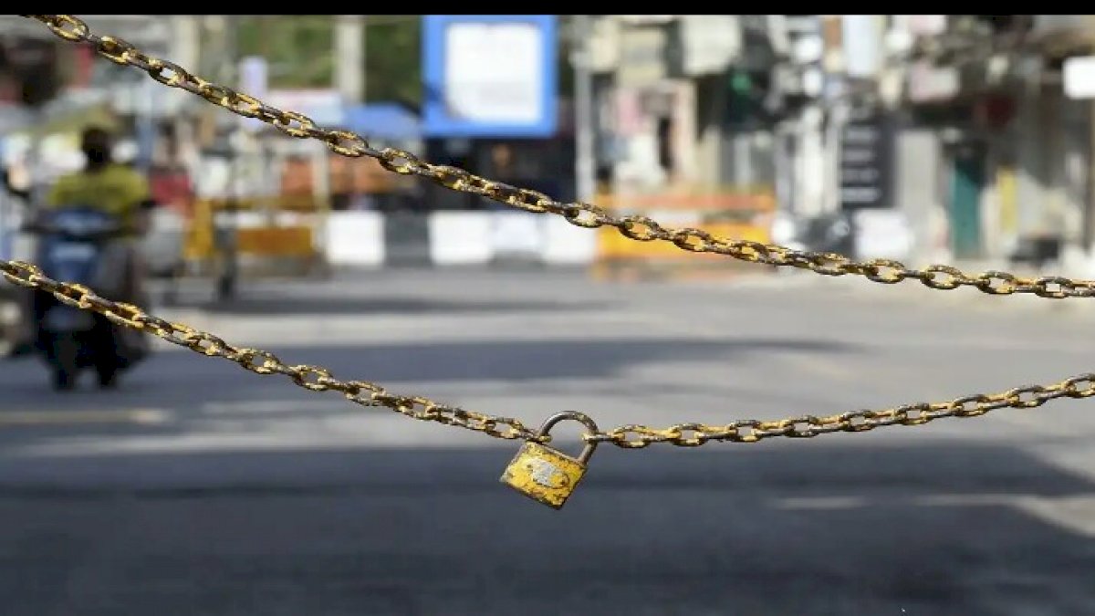कर्नाटक में 14 दिन का लॉकडाउन, सीएम बोले महाराष्ट्र- दिल्ली से भी ज्यादा राज्य में कोरोना का कहर कर्नाटक में 14 दिन का लॉकडाउन, सीएम बोले महाराष्ट्र- दिल्ली से भी ज्यादा राज्य में कोरोना का कहर