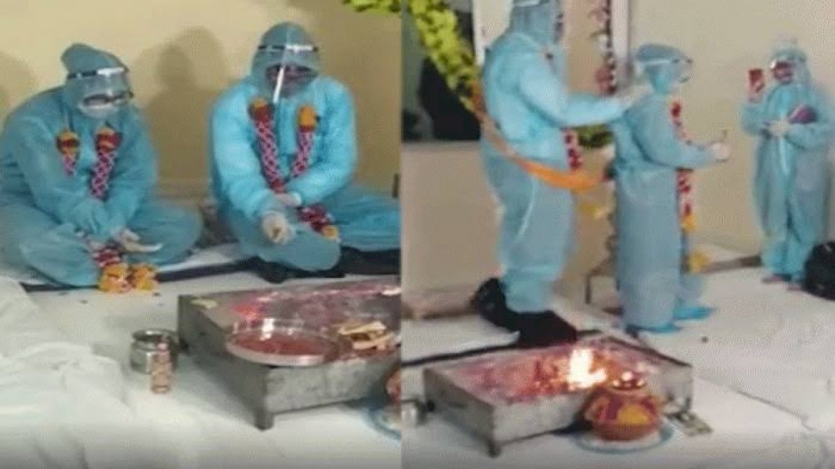 रतलाम: दूल्हा कोरोना पॉजिटिव था, लेकिन इसके बावजूद PPE किट में दूल्हा-दुल्हन ने लिए सात फेरे रतलाम: दूल्हा कोरोना पॉजिटिव था, लेकिन इसके बावजूद PPE किट में दूल्हा-दुल्हन ने लिए सात फेरे