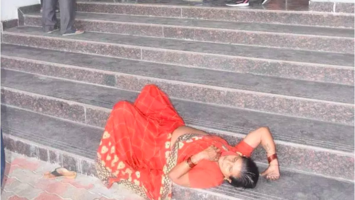 प्रदेश के 23 ज़िलों में नहीं बचे आईसीयू बेड, 10 ज़िलों में नहीं हैं ऑक्सीजन बेड, अस्पताल के गेट पर दम तोड़ रहे हैं मरीज़ प्रदेश के 23 ज़िलों में नहीं बचे आईसीयू बेड, 10 ज़िलों में नहीं हैं ऑक्सीजन बेड, अस्पताल के गेट पर दम तोड़ रहे हैं मरीज़