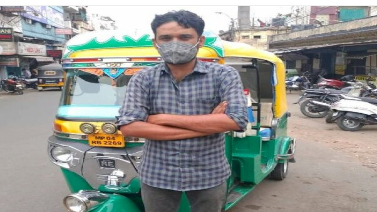 बैकफुट पर आई राजधानी पुलिस, ऑटो एम्बुलेंस वाले जावेद खान पर लगी धाराएं हटाई बैकफुट पर आई राजधानी पुलिस, ऑटो एम्बुलेंस वाले जावेद खान पर लगी धाराएं हटाई