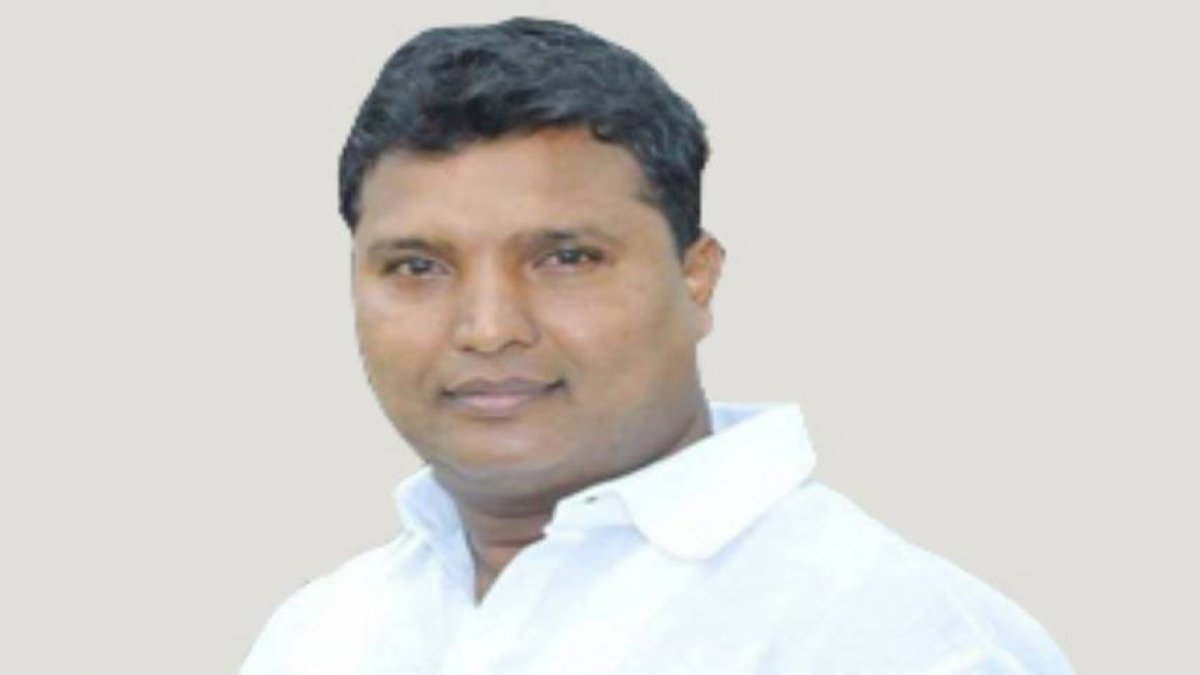 हत्या के आरोपी की जगह अखबार ने लगाई श्रीनिवास बीवी की तस्वीर, विवाद बढ़ने के बाद बदली फोटो हत्या के आरोपी की जगह अखबार ने लगाई श्रीनिवास बीवी की तस्वीर, विवाद बढ़ने के बाद बदली फोटो
