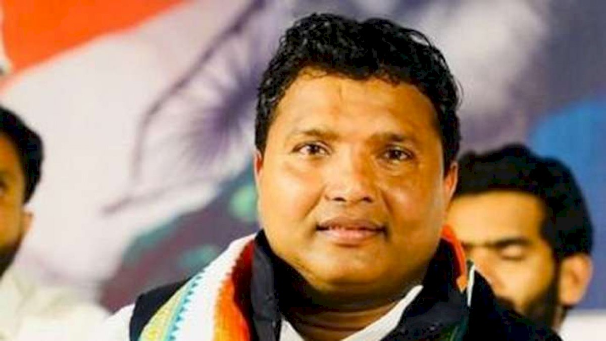 न्यूजीलैंड दूतावास ने मांगी थी कांग्रेस नेता श्रीनिवास बीवी से मदद, कांग्रेस नेता ने पहुंचाए ऑक्सीजन सिलेंडर न्यूजीलैंड दूतावास ने मांगी थी कांग्रेस नेता श्रीनिवास बीवी से मदद, कांग्रेस नेता ने पहुंचाए ऑक्सीजन सिलेंडर