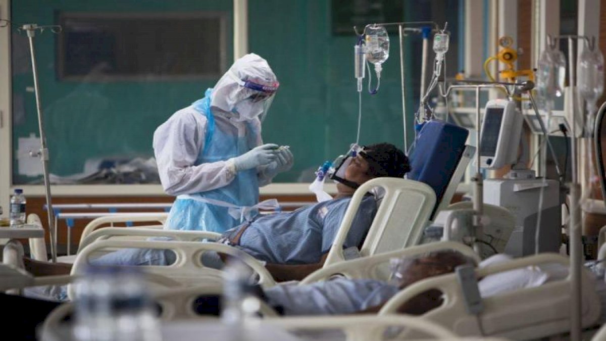दिल्ली: काम के दबाव में आकर दिल्ली के डॉक्टर ने की खुदकुशी, रोजाना कोरोना मरीजों को मरते देखकर थे दुखी दिल्ली: काम के दबाव में आकर दिल्ली के डॉक्टर ने की खुदकुशी, रोजाना कोरोना मरीजों को मरते देखकर थे दुखी