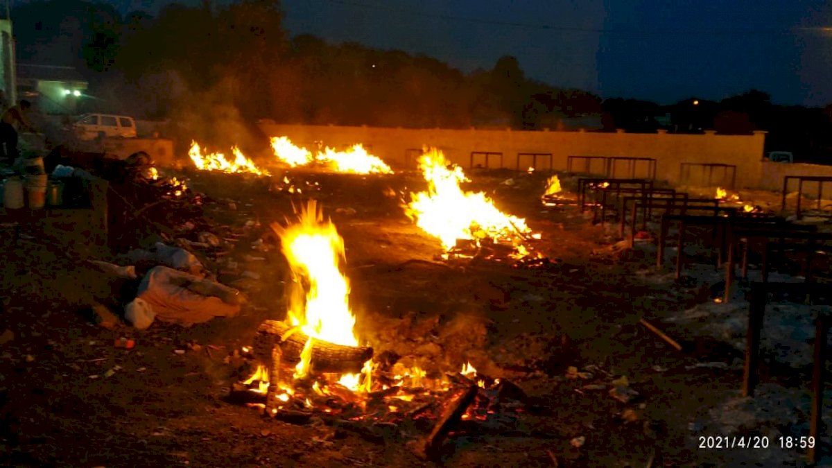 भोपाल में पिछले महीने 2,500 से ज्यादा लोगों की कोरोना ने ली जान, 96 फीसदी मौतों को सरकार ने छिपाया भोपाल में पिछले महीने 2,500 से ज्यादा लोगों की कोरोना ने ली जान, 96 फीसदी मौतों को सरकार ने छिपाया