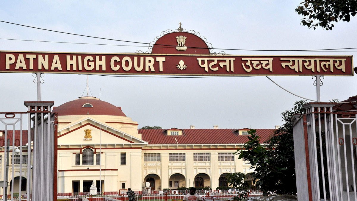 हमें खुद पर शर्म आ रही, आपसे नहीं संभल रहा है तो सेना को सौंपें, पटना हाईकोर्ट ने नीतीश सरकार को लताड़ा हमें खुद पर शर्म आ रही, आपसे नहीं संभल रहा है तो सेना को सौंपें, पटना हाईकोर्ट ने नीतीश सरकार को लताड़ा