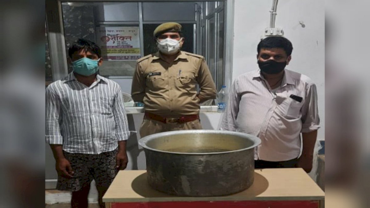 यूपी पुलिस ने जब्त किये 20 किलो रसगुल्ले, दो आरोपी गिरफ्तार, 4 फरार यूपी पुलिस ने जब्त किये 20 किलो रसगुल्ले, दो आरोपी गिरफ्तार, 4 फरार