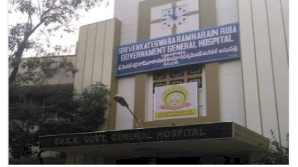 आंध्र प्रदेश में बड़ा हादसा, रुइया अस्पताल में ऑक्सीजन सप्लाई रुकने से 11 मरीजो की दर्दनाक मौत आंध्र प्रदेश में बड़ा हादसा, रुइया अस्पताल में ऑक्सीजन सप्लाई रुकने से 11 मरीजो की दर्दनाक मौत