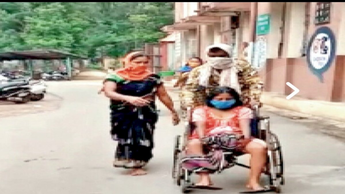 छत्तीसगढ़: सिस्टम को नहीं आती शर्म, कोरोना जांच के लिए लाइन में लगी महिला ने दिया बच्चे को जन्म छत्तीसगढ़: सिस्टम को नहीं आती शर्म, कोरोना जांच के लिए लाइन में लगी महिला ने दिया बच्चे को जन्म