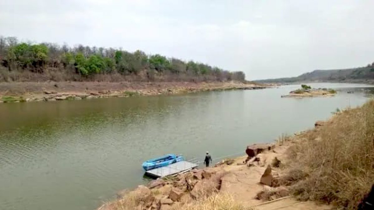 बिहार, यूपी के बाद अब मध्यप्रदेश के पन्ना में नदी में बहते मिले शव, ग्रामीणों में दहशत का माहौल बिहार, यूपी के बाद अब मध्यप्रदेश के पन्ना में नदी में बहते मिले शव, ग्रामीणों में दहशत का माहौल