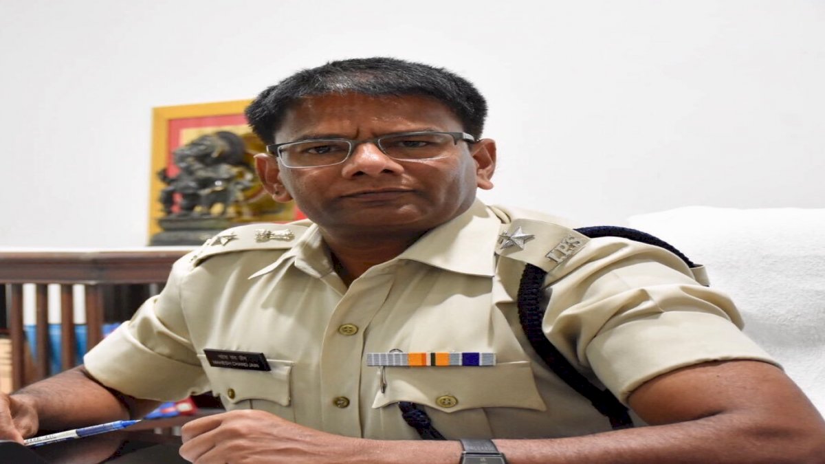 इंदौर SP का अनूठा आदेश, पुलिस जवानों को सुबह शाम दो दो केले खिलाने का सुनाया फरमान इंदौर SP का अनूठा आदेश, पुलिस जवानों को सुबह शाम दो दो केले खिलाने का सुनाया फरमान