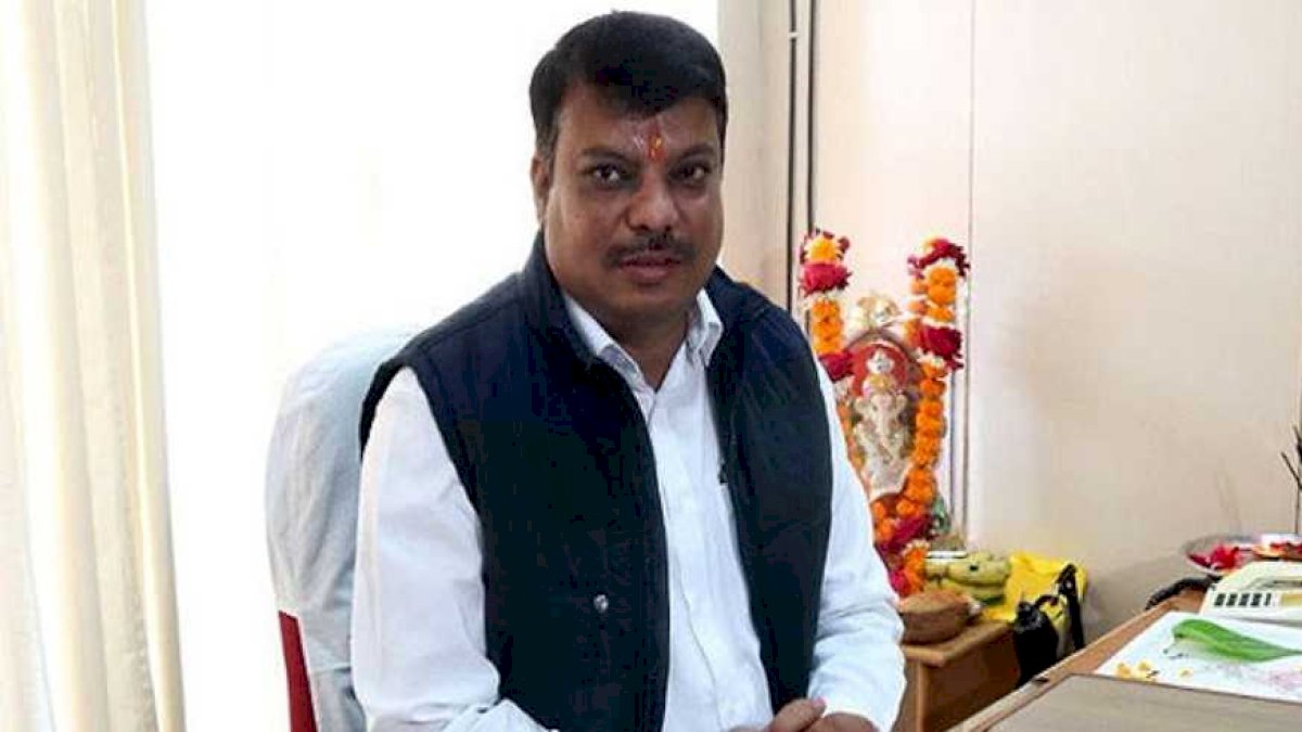 पूर्व मंत्री उमंग सिंघार की महिला मित्र ने लगाई फांसी, सुसाइड नोट में लिखा- तुम्हारी जिंदगी में जगह चाहती थी पूर्व मंत्री उमंग सिंघार की महिला मित्र ने लगाई फांसी, सुसाइड नोट में लिखा- तुम्हारी जिंदगी में जगह चाहती थी