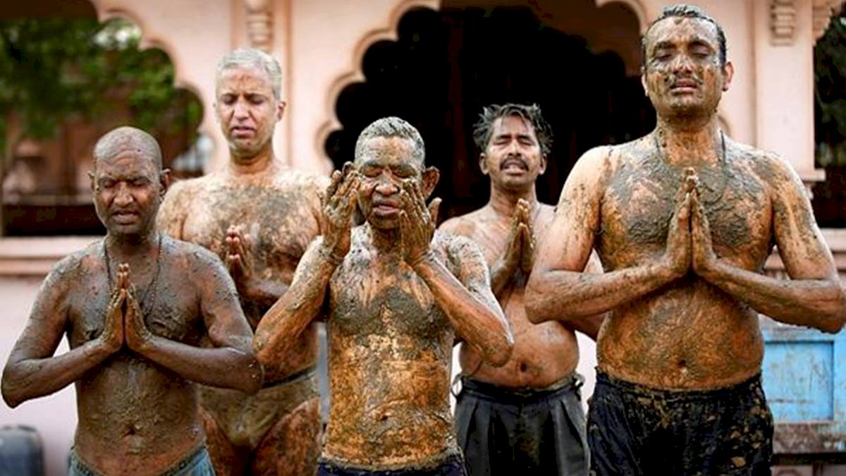 गोबर चिकित्सा से ठीक नहीं होता कोरोना, उल्टे हो सकते हैं ब्लैक फंगस के शिकार गोबर चिकित्सा से ठीक नहीं होता कोरोना, उल्टे हो सकते हैं ब्लैक फंगस के शिकार