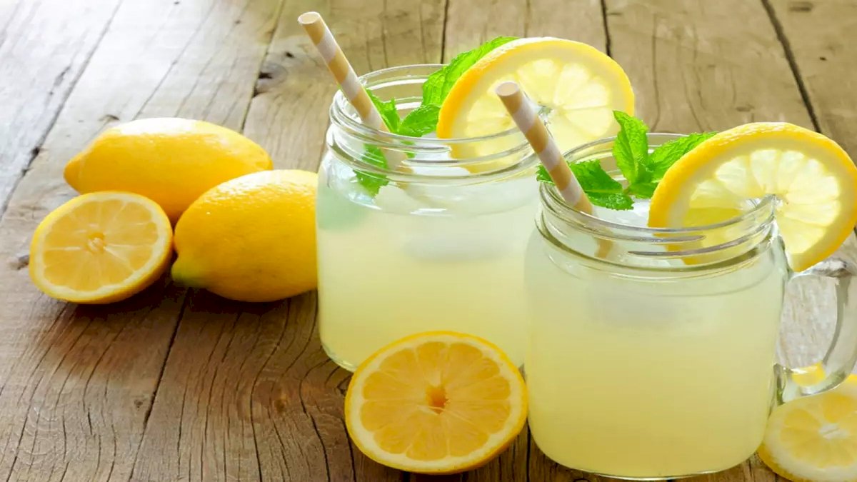 Lemonade: स्वाद और सेहत के साथ ताजगी से भरपूर है यह खास ड्रिंक Lemonade: स्वाद और सेहत के साथ ताजगी से भरपूर है यह खास ड्रिंक