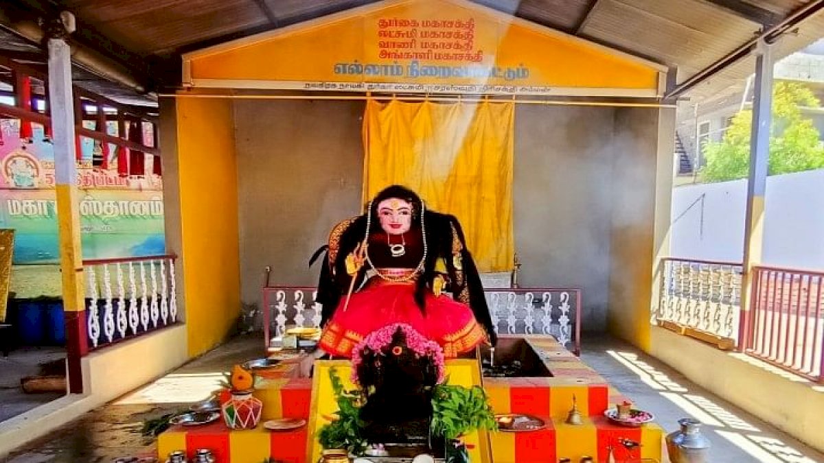 सुर्ख़ रंगों से सजी कोरोना देवी की मूर्ति, कोविड से रक्षा के लिए तमिलनाडु के कोयंबटूर में हुई स्थापना सुर्ख़ रंगों से सजी कोरोना देवी की मूर्ति, कोविड से रक्षा के लिए तमिलनाडु के कोयंबटूर में हुई स्थापना