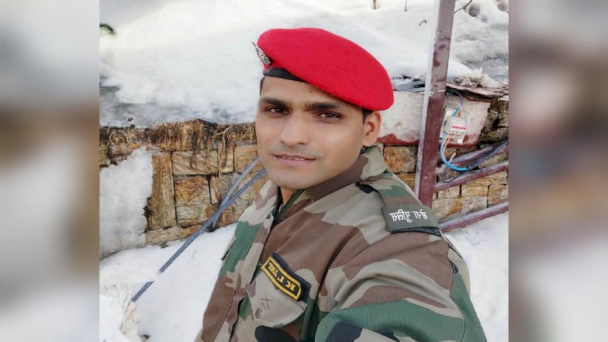 सिक्किम में शहीद हुआ रतलाम का बेटा, पीछे छूटीं दो मासूम बेटियां सिक्किम में शहीद हुआ रतलाम का बेटा, पीछे छूटीं दो मासूम बेटियां
