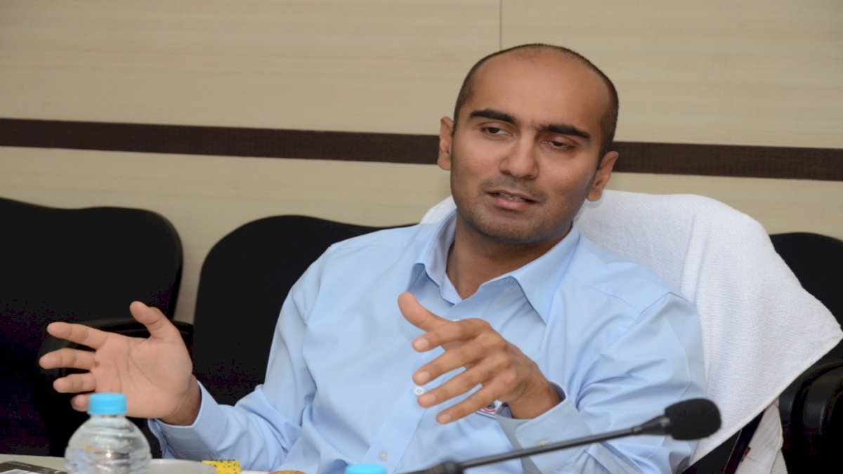 सवालों के घेरे में खंडवा कलेक्टर, कांग्रेस ने IAS अनय द्विवेदी को हटाने की मांग की सवालों के घेरे में खंडवा कलेक्टर, कांग्रेस ने IAS अनय द्विवेदी को हटाने की मांग की