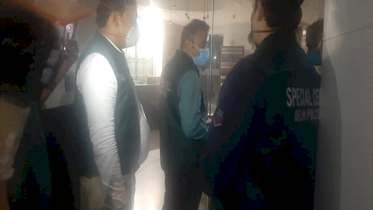 दिल्ली और गुरुग्राम में ट्विटर इंडिया के दफ़्तरों पर छापेमारी, ट्विटर पर हो रही है फ़ज़ीहत दिल्ली और गुरुग्राम में ट्विटर इंडिया के दफ़्तरों पर छापेमारी, ट्विटर पर हो रही है फ़ज़ीहत