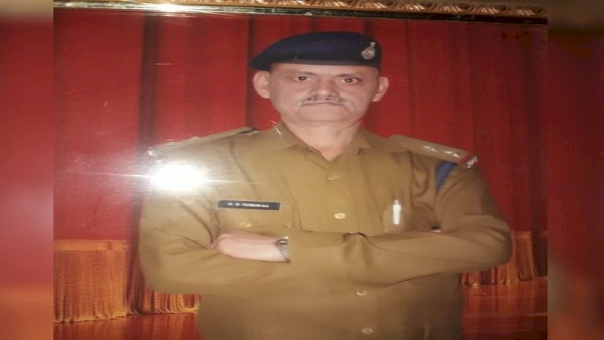 रिटायर्ड सहायक पुलिस निरीक्षक की गला घोंटकर हत्या, बेडरूम में मिला शव रिटायर्ड सहायक पुलिस निरीक्षक की गला घोंटकर हत्या, बेडरूम में मिला शव