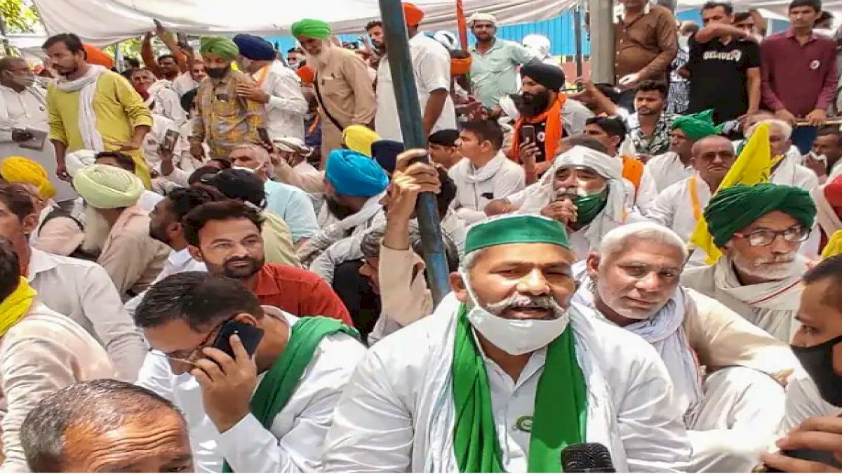26 मई को काला दिवस मनाएंगे किसान, राकेश टिकैत ने कहा केंद्र सरकार का पुतला जलाएंगे और काले झंडे लगाएंगे 26 मई को काला दिवस मनाएंगे किसान, राकेश टिकैत ने कहा केंद्र सरकार का पुतला जलाएंगे और काले झंडे लगाएंगे