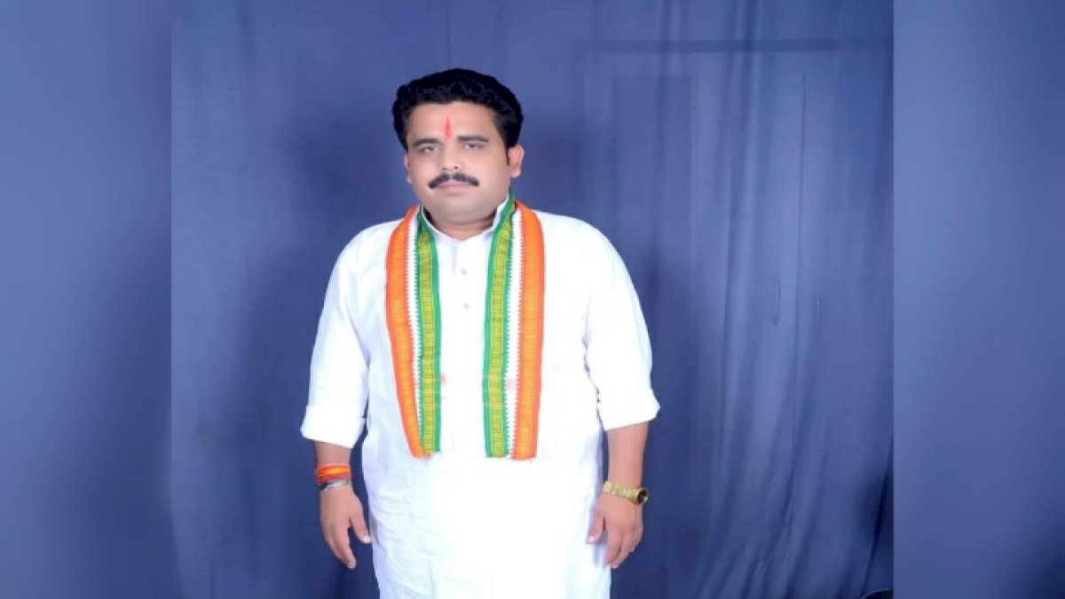कांग्रेस MLA को हनीट्रैप में फंसाने की कोशिश, वीडियो कॉल पर महिला ने की अश्लील हरकत कांग्रेस MLA को हनीट्रैप में फंसाने की कोशिश, वीडियो कॉल पर महिला ने की अश्लील हरकत